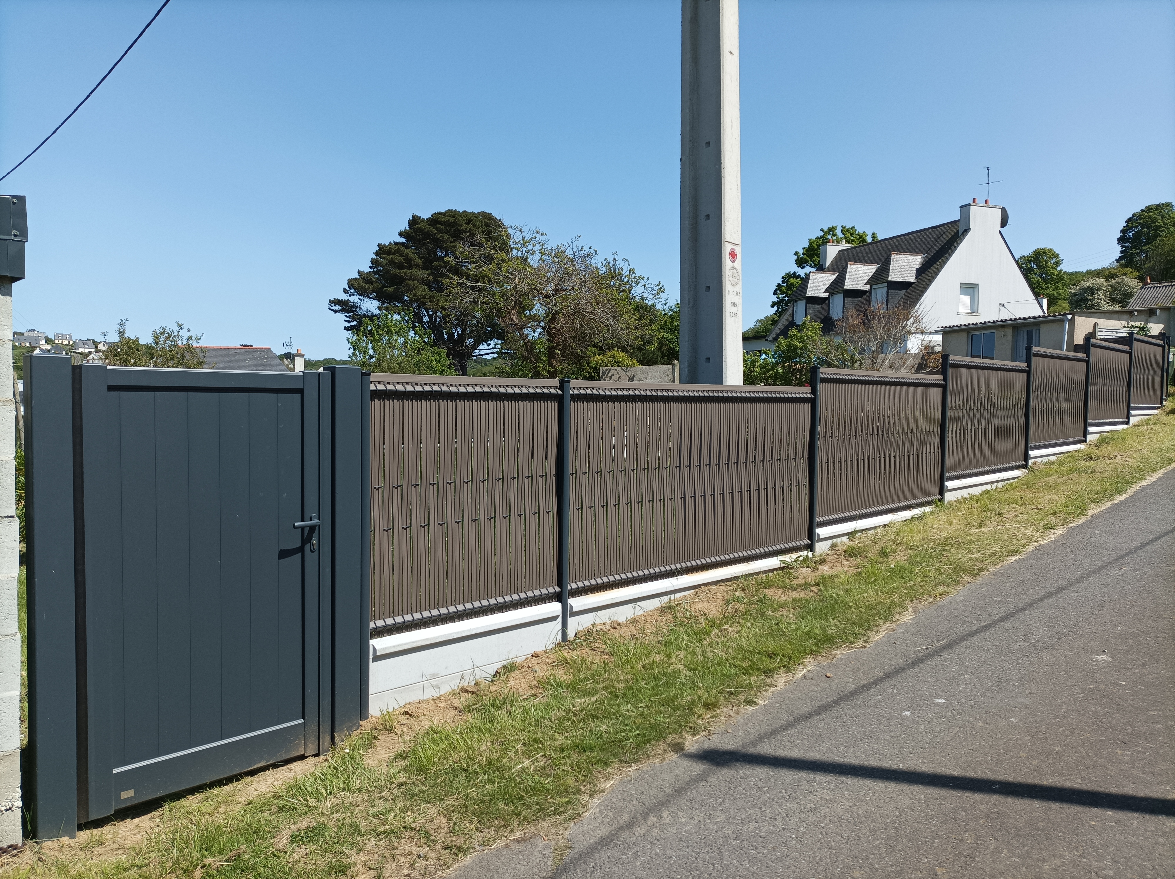 pose de portail aluminium plestin les greves